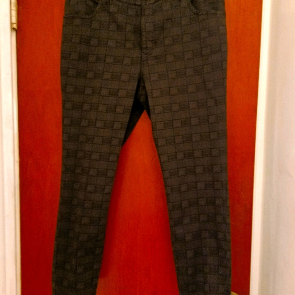 NWT Gorgeous plaid pant. Stretch ankle pant.